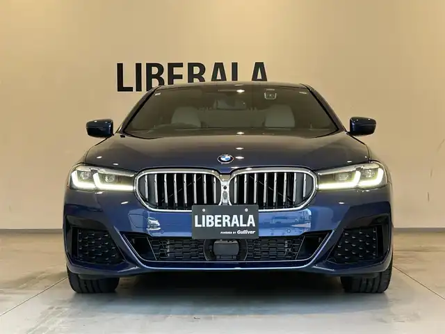 ＢＭＷ ５３０ｅ 熊本県 2020(令2)年 1.1万km ファイトニックブルー ワンオーナー車/エクスクルーシブナッパレザーパッケージ/ホワイトフルレザーシート/全席シートヒーター/前席シートクーラー/前席パワーシート/前席シートメモリー/純正HDDナビ/360°カメラ/コーナーセンサー/AppleCarPlay/Bluetooth/USB/ヘッドアップディスプレイ/アダプティブクルーズコントロール/インテリジェントセーフティー/オートホールドアシスト/パワートランクドア/前後ドライブレコーダー/ETC2.0/純正LEDヘッドライト/純正LEDフォグライト/【ファイトニックブルー/Mスポーツ エディションジョイプラス】