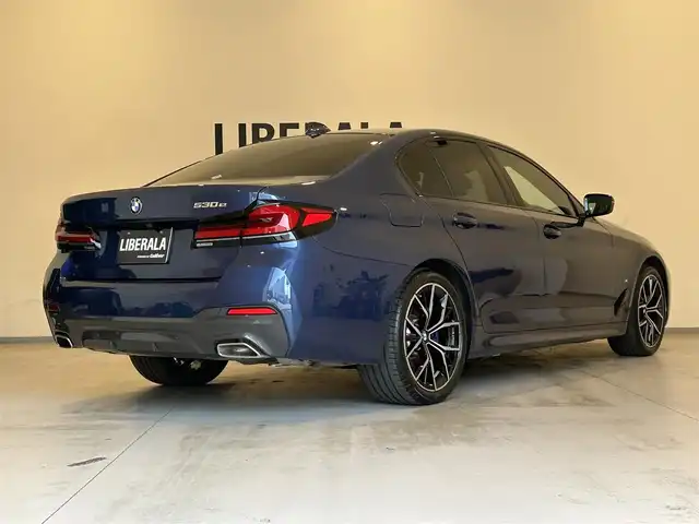 ＢＭＷ ５３０ｅ 熊本県 2020(令2)年 1.1万km ファイトニックブルー ワンオーナー車/エクスクルーシブナッパレザーパッケージ/ホワイトフルレザーシート/全席シートヒーター/前席シートクーラー/前席パワーシート/前席シートメモリー/純正HDDナビ/360°カメラ/コーナーセンサー/AppleCarPlay/Bluetooth/USB/ヘッドアップディスプレイ/アダプティブクルーズコントロール/インテリジェントセーフティー/オートホールドアシスト/パワートランクドア/前後ドライブレコーダー/ETC2.0/純正LEDヘッドライト/純正LEDフォグライト/【ファイトニックブルー/Mスポーツ エディションジョイプラス】