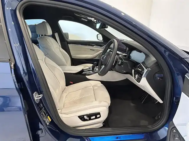 ＢＭＷ ５３０ｅ 熊本県 2020(令2)年 1.1万km ファイトニックブルー ワンオーナー車/エクスクルーシブナッパレザーパッケージ/ホワイトフルレザーシート/全席シートヒーター/前席シートクーラー/前席パワーシート/前席シートメモリー/純正HDDナビ/360°カメラ/コーナーセンサー/AppleCarPlay/Bluetooth/USB/ヘッドアップディスプレイ/アダプティブクルーズコントロール/インテリジェントセーフティー/オートホールドアシスト/パワートランクドア/前後ドライブレコーダー/ETC2.0/純正LEDヘッドライト/純正LEDフォグライト/【ファイトニックブルー/Mスポーツ エディションジョイプラス】