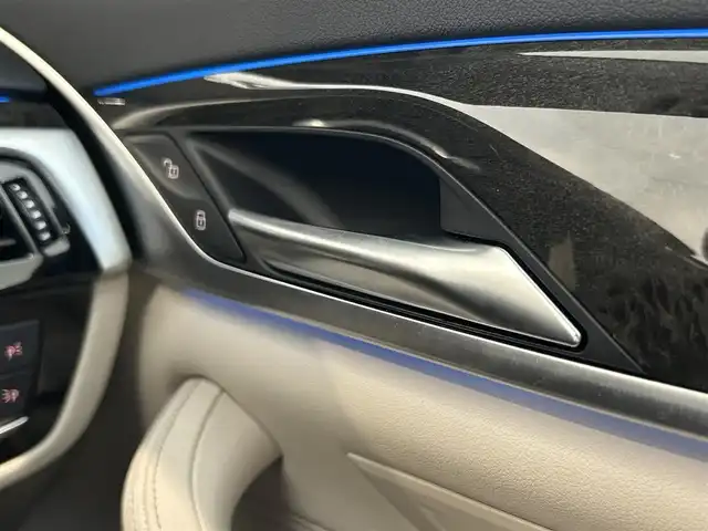 ＢＭＷ ５３０ｅ 熊本県 2020(令2)年 1.1万km ファイトニックブルー ワンオーナー車/エクスクルーシブナッパレザーパッケージ/ホワイトフルレザーシート/全席シートヒーター/前席シートクーラー/前席パワーシート/前席シートメモリー/純正HDDナビ/360°カメラ/コーナーセンサー/AppleCarPlay/Bluetooth/USB/ヘッドアップディスプレイ/アダプティブクルーズコントロール/インテリジェントセーフティー/オートホールドアシスト/パワートランクドア/前後ドライブレコーダー/ETC2.0/純正LEDヘッドライト/純正LEDフォグライト/【ファイトニックブルー/Mスポーツ エディションジョイプラス】