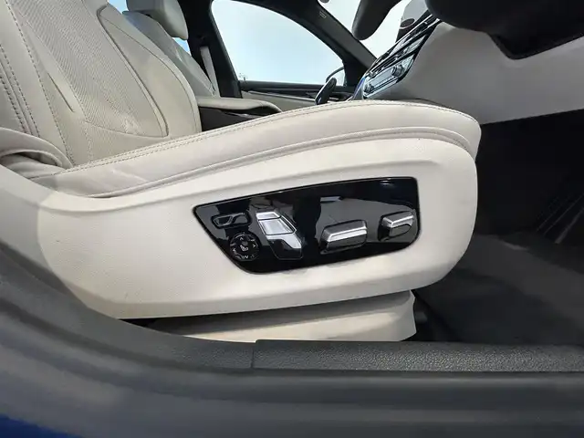 ＢＭＷ ５３０ｅ 熊本県 2020(令2)年 1.1万km ファイトニックブルー ワンオーナー車/エクスクルーシブナッパレザーパッケージ/ホワイトフルレザーシート/全席シートヒーター/前席シートクーラー/前席パワーシート/前席シートメモリー/純正HDDナビ/360°カメラ/コーナーセンサー/AppleCarPlay/Bluetooth/USB/ヘッドアップディスプレイ/アダプティブクルーズコントロール/インテリジェントセーフティー/オートホールドアシスト/パワートランクドア/前後ドライブレコーダー/ETC2.0/純正LEDヘッドライト/純正LEDフォグライト/【ファイトニックブルー/Mスポーツ エディションジョイプラス】