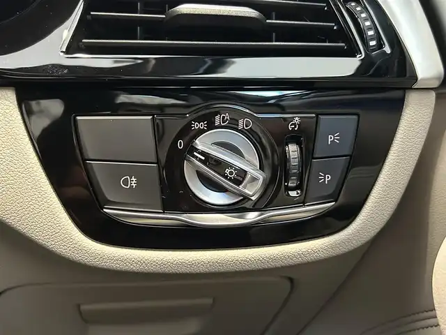 ＢＭＷ ５３０ｅ 熊本県 2020(令2)年 1.1万km ファイトニックブルー ワンオーナー車/エクスクルーシブナッパレザーパッケージ/ホワイトフルレザーシート/全席シートヒーター/前席シートクーラー/前席パワーシート/前席シートメモリー/純正HDDナビ/360°カメラ/コーナーセンサー/AppleCarPlay/Bluetooth/USB/ヘッドアップディスプレイ/アダプティブクルーズコントロール/インテリジェントセーフティー/オートホールドアシスト/パワートランクドア/前後ドライブレコーダー/ETC2.0/純正LEDヘッドライト/純正LEDフォグライト/【ファイトニックブルー/Mスポーツ エディションジョイプラス】