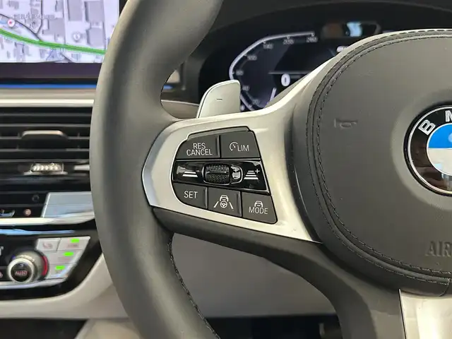 ＢＭＷ ５３０ｅ 熊本県 2020(令2)年 1.1万km ファイトニックブルー ワンオーナー車/エクスクルーシブナッパレザーパッケージ/ホワイトフルレザーシート/全席シートヒーター/前席シートクーラー/前席パワーシート/前席シートメモリー/純正HDDナビ/360°カメラ/コーナーセンサー/AppleCarPlay/Bluetooth/USB/ヘッドアップディスプレイ/アダプティブクルーズコントロール/インテリジェントセーフティー/オートホールドアシスト/パワートランクドア/前後ドライブレコーダー/ETC2.0/純正LEDヘッドライト/純正LEDフォグライト/【ファイトニックブルー/Mスポーツ エディションジョイプラス】