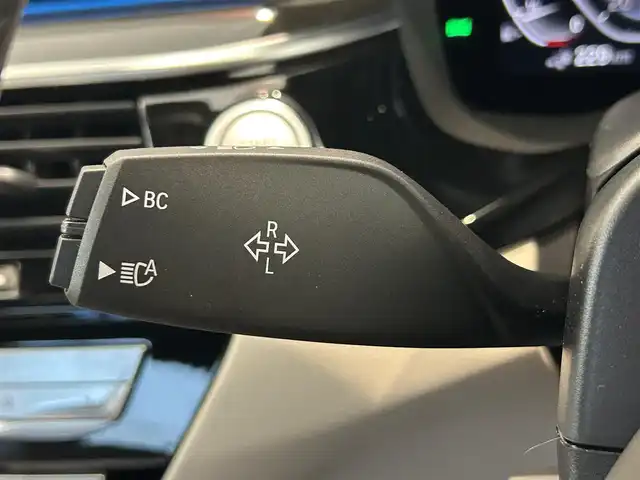 ＢＭＷ ５３０ｅ 熊本県 2020(令2)年 1.1万km ファイトニックブルー ワンオーナー車/エクスクルーシブナッパレザーパッケージ/ホワイトフルレザーシート/全席シートヒーター/前席シートクーラー/前席パワーシート/前席シートメモリー/純正HDDナビ/360°カメラ/コーナーセンサー/AppleCarPlay/Bluetooth/USB/ヘッドアップディスプレイ/アダプティブクルーズコントロール/インテリジェントセーフティー/オートホールドアシスト/パワートランクドア/前後ドライブレコーダー/ETC2.0/純正LEDヘッドライト/純正LEDフォグライト/【ファイトニックブルー/Mスポーツ エディションジョイプラス】