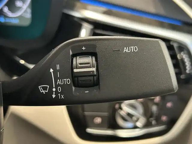ＢＭＷ ５３０ｅ 熊本県 2020(令2)年 1.1万km ファイトニックブルー ワンオーナー車/エクスクルーシブナッパレザーパッケージ/ホワイトフルレザーシート/全席シートヒーター/前席シートクーラー/前席パワーシート/前席シートメモリー/純正HDDナビ/360°カメラ/コーナーセンサー/AppleCarPlay/Bluetooth/USB/ヘッドアップディスプレイ/アダプティブクルーズコントロール/インテリジェントセーフティー/オートホールドアシスト/パワートランクドア/前後ドライブレコーダー/ETC2.0/純正LEDヘッドライト/純正LEDフォグライト/【ファイトニックブルー/Mスポーツ エディションジョイプラス】