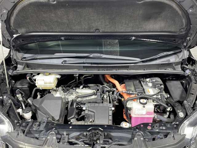 トヨタ エスクァイア ハイブリッド Gi プレミアムパッケージ ブラックテーラード 沖縄県 2019(平31)年 6.4万km ブラック 県外仕入　/禁煙車　/純正９インチナビ/（ＢＴ，フルセグ，ＣＤ／ＤＶＤ，ラジオ，ＵＳＢ，ＨＤＭＩ）　/バックカメラ　/両側パワースライドドア　/純正フリップダウンモニター　/ハーフレザーシート　/ＵＳＢ／ＨＤＭＩポート/クリアランスソナー/シートヒーター(D/N)/ステアリングヒーター/クルーズコントロール/シートバックテーブル/ビルドインETC2.0/前方ドライブレコーダー/革巻きステアリング/LEDヘッドライト/スペアキー
