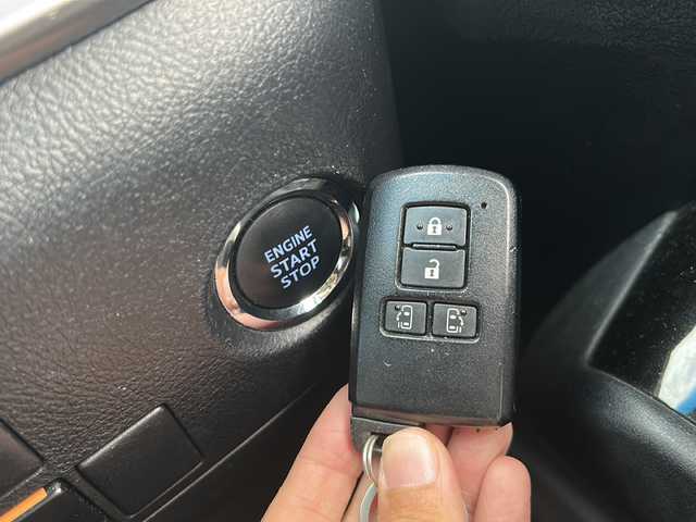 トヨタ ヴェルファイア Z 沖縄県 2016(平28)年 5.1万km ホワイトパールクリスタルシャイン 純正ナビ・TV・Bluetooth・CD・DVD/フリップダウンモニター/両側パワースライドドア/バックカメラ/ETC/コーナーセンサー/オートライト/電子サイドブレーキ/オートホールド/電動格納ミラー