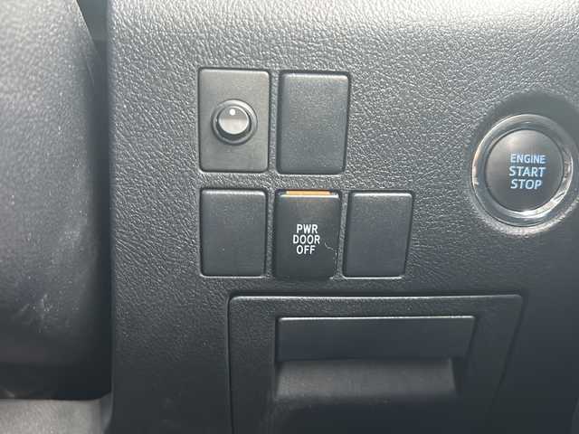 トヨタ ヴェルファイア Z 沖縄県 2016(平28)年 5.1万km ホワイトパールクリスタルシャイン 純正ナビ・TV・Bluetooth・CD・DVD/フリップダウンモニター/両側パワースライドドア/バックカメラ/ETC/コーナーセンサー/オートライト/電子サイドブレーキ/オートホールド/電動格納ミラー