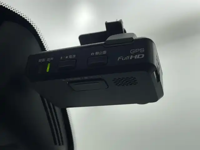 日産 セレナ ハイウェイスター Vセレクション 熊本県 2017(平29)年 6.3万km ダイヤモンドブラック 禁煙車/ディーラーオプションSD9インチナビMM517D-L/　(フルセグテレビ/SD/CD/DVD/Bluetooth)/衝突被害軽減システム/アイドリングストップ/前後コーナーセンサー/アラウンドビューモニター/バックカメラ/両側パワースライドドア/ハンズフリーオートスライドドア/LEDオートライト/ウォークスルー/横滑り防止装置/盗難防止装置/純正フロアマット/純正アルミホイール(R16)/スマートキー/取扱説明書/保証書/記録簿