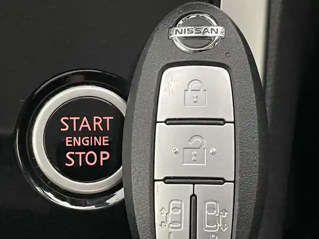 日産 セレナ ハイウェイスター Vセレクション 熊本県 2017(平29)年 6.3万km ダイヤモンドブラック 禁煙車/ディーラーオプションSD9インチナビMM517D-L/　(フルセグテレビ/SD/CD/DVD/Bluetooth)/衝突被害軽減システム/アイドリングストップ/前後コーナーセンサー/アラウンドビューモニター/バックカメラ/両側パワースライドドア/ハンズフリーオートスライドドア/LEDオートライト/ウォークスルー/横滑り防止装置/盗難防止装置/純正フロアマット/純正アルミホイール(R16)/スマートキー/取扱説明書/保証書/記録簿