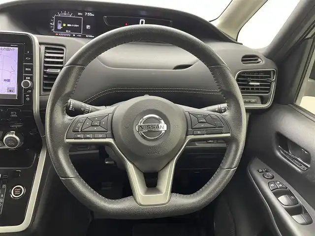 日産 セレナ ハイウェイスター Vセレクション 熊本県 2017(平29)年 6.3万km ダイヤモンドブラック 禁煙車/ディーラーオプションSD9インチナビMM517D-L/　(フルセグテレビ/SD/CD/DVD/Bluetooth)/衝突被害軽減システム/アイドリングストップ/前後コーナーセンサー/アラウンドビューモニター/バックカメラ/両側パワースライドドア/ハンズフリーオートスライドドア/LEDオートライト/ウォークスルー/横滑り防止装置/盗難防止装置/純正フロアマット/純正アルミホイール(R16)/スマートキー/取扱説明書/保証書/記録簿