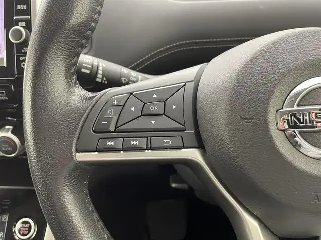 日産 セレナ ハイウェイスター Vセレクション 熊本県 2017(平29)年 6.3万km ダイヤモンドブラック 禁煙車/ディーラーオプションSD9インチナビMM517D-L/　(フルセグテレビ/SD/CD/DVD/Bluetooth)/衝突被害軽減システム/アイドリングストップ/前後コーナーセンサー/アラウンドビューモニター/バックカメラ/両側パワースライドドア/ハンズフリーオートスライドドア/LEDオートライト/ウォークスルー/横滑り防止装置/盗難防止装置/純正フロアマット/純正アルミホイール(R16)/スマートキー/取扱説明書/保証書/記録簿