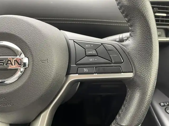 日産 セレナ ハイウェイスター Vセレクション 熊本県 2017(平29)年 6.3万km ダイヤモンドブラック 禁煙車/ディーラーオプションSD9インチナビMM517D-L/　(フルセグテレビ/SD/CD/DVD/Bluetooth)/衝突被害軽減システム/アイドリングストップ/前後コーナーセンサー/アラウンドビューモニター/バックカメラ/両側パワースライドドア/ハンズフリーオートスライドドア/LEDオートライト/ウォークスルー/横滑り防止装置/盗難防止装置/純正フロアマット/純正アルミホイール(R16)/スマートキー/取扱説明書/保証書/記録簿