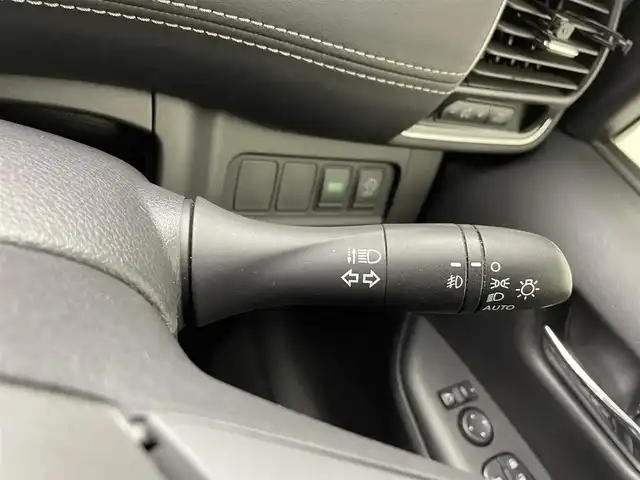 日産 セレナ ハイウェイスター Vセレクション 熊本県 2017(平29)年 6.3万km ダイヤモンドブラック 禁煙車/ディーラーオプションSD9インチナビMM517D-L/　(フルセグテレビ/SD/CD/DVD/Bluetooth)/衝突被害軽減システム/アイドリングストップ/前後コーナーセンサー/アラウンドビューモニター/バックカメラ/両側パワースライドドア/ハンズフリーオートスライドドア/LEDオートライト/ウォークスルー/横滑り防止装置/盗難防止装置/純正フロアマット/純正アルミホイール(R16)/スマートキー/取扱説明書/保証書/記録簿