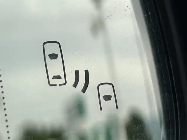 レクサス ＵＸ 250h Fスポーツ 奈良県 2019(令1)年 1.9万km グラファイトブラックガラスフレーク 禁煙車/サンルーフ/黒本革シート/レクサスセーフティシステム/純正12.3型ナビ（フルセグTV/CD/DVD/Blu-ray/BT/AUX)/バックカメラ/ビルトインETC2.0/純正ドラレコ/社外前後ドラレコ/パドルシフト/パワーバックドア/パワーシート(D/N席)/シートヒーター(D/N席)/ステアリングヒーター/アダプティブクルーズコントロール/レーンキープアシスト/ブラインドスポットモニター/クリアランスソナー/電子パーキング/LEDオートライト/LEDフォグ/オートアラーム/純正18インチアルミホイール/純正フロアマット/新車時保証書/取扱説明書