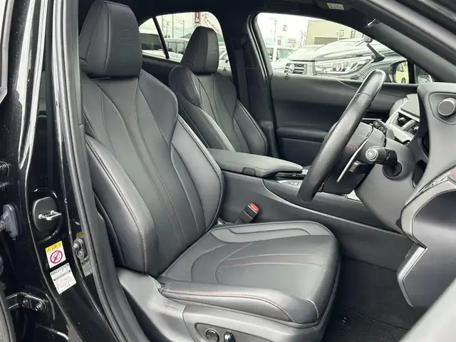 レクサス ＵＸ 250h Fスポーツ 奈良県 2019(令1)年 1.9万km グラファイトブラックガラスフレーク 禁煙車/サンルーフ/黒本革シート/レクサスセーフティシステム/純正12.3型ナビ（フルセグTV/CD/DVD/Blu-ray/BT/AUX)/バックカメラ/ビルトインETC2.0/純正ドラレコ/社外前後ドラレコ/パドルシフト/パワーバックドア/パワーシート(D/N席)/シートヒーター(D/N席)/ステアリングヒーター/アダプティブクルーズコントロール/レーンキープアシスト/ブラインドスポットモニター/クリアランスソナー/電子パーキング/LEDオートライト/LEDフォグ/オートアラーム/純正18インチアルミホイール/純正フロアマット/新車時保証書/取扱説明書