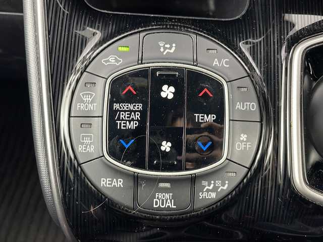 トヨタ エスクァイア ハイブリッド 愛知県 2020(令2)年 5.2万km ホワイトパールクリスタルシャイン 純正9インチナビ【Bluetooth CD DVD USB 品番：NSZT-Y68T】/バックカメラ/ビルトインETC /ドライブレコーダー/トヨタセーフティセンス/・衝突軽減/・オートマチックハイビーム/・レーンキープアシスト/レーダークルーズコントロール/LED /両側パワースライドドア/先行車発進お知らせ/パーキングサポートブレーキ/クリアランスソナー/オート電動格納ドアミラー