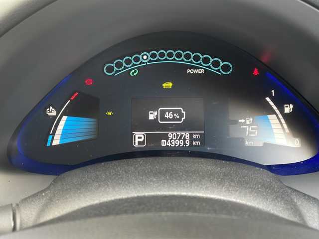 日産 リーフ X エアロスタイル サンクスED 大阪府 2017(平29)年 9.1万km スーパーブラック 純正ナビ/BT/AM/FM/CD/DVD/USB/メモリナビ/フルセグテレビ/バックカメラ/クルーズコントロール/プッシュスタート/ETC/ドライブレコーダー/オートエアコン/オートライト/ステアリングヒーター/シートヒーター/ドアバイザー