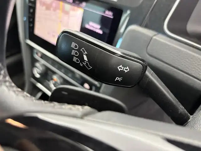 フォルクスワーゲン ゴルフ TSIコンフォートライン 富山県 2019(平31)年 4.4万km 赤 純正ナビ（AM/FM/CD/DVD/USB/SD/AUX/BT）/フルセグTV/バックカメラ/アダプティブクルーズコントロール/衝突被害軽減ブレーキ/レーンキープアシスト/LEDヘッドライト/オートライト/純正１７インチAW/ビルトインETC2.0/スマートキー×２/プッシュスタート/社外フロアマット/取扱説明書