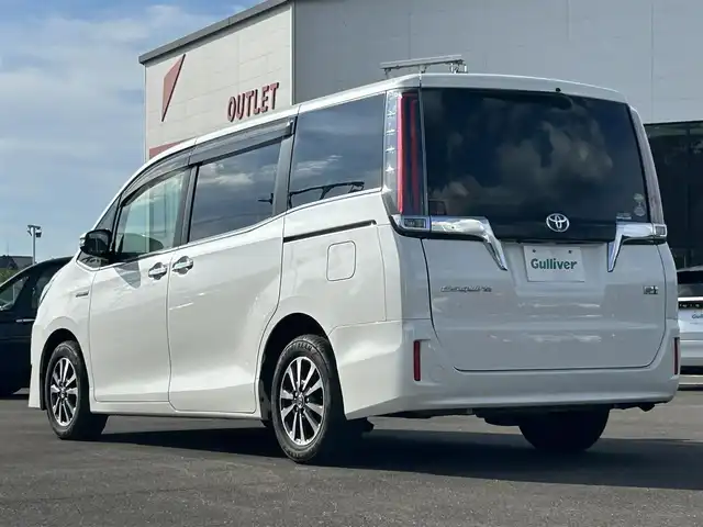トヨタ エスクァイア ハイブリッド Gi 鹿児島県 2018(平30)年 4.3万km ホワイトパールクリスタルシャイン 社外メモリナビ/バックカメラ/両側パワースライドドア/クルーズコントロール/LEDヘッドライト/シートヒーター/純正15インチアルミホイール/フリップダウンモニター/ドライブレコーダー/ビルトインETC