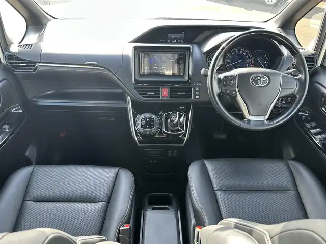 トヨタ エスクァイア ハイブリッド Gi 鹿児島県 2018(平30)年 4.3万km ホワイトパールクリスタルシャイン 社外メモリナビ/バックカメラ/両側パワースライドドア/クルーズコントロール/LEDヘッドライト/シートヒーター/純正15インチアルミホイール/フリップダウンモニター/ドライブレコーダー/ビルトインETC