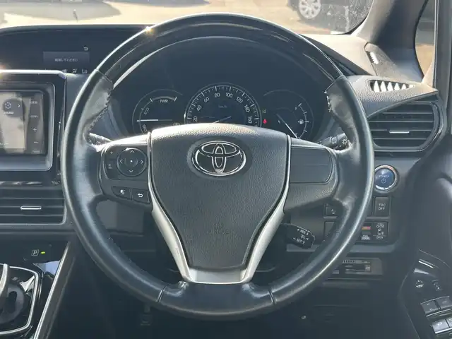 トヨタ エスクァイア ハイブリッド Gi 鹿児島県 2018(平30)年 4.3万km ホワイトパールクリスタルシャイン 社外メモリナビ/バックカメラ/両側パワースライドドア/クルーズコントロール/LEDヘッドライト/シートヒーター/純正15インチアルミホイール/フリップダウンモニター/ドライブレコーダー/ビルトインETC