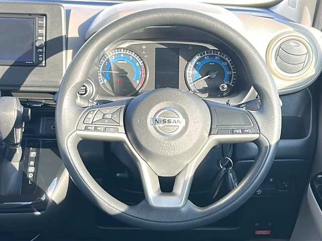 日産 デイズ X 岩手県 2022(令4)年 5万km ホワイトパール 純正ナビ　バックカメラ　Ｂｌｕｅｔｏｏｔｈ　フルセグ　ＣＤ／ＤＶＤ再生　前席シートヒーター　ドラレコ　衝突被害軽減ブレーキ　コーナーセンサー　ハイビームアシスト　ＥＴＣ　純正１４ＡＷ　スマートキー