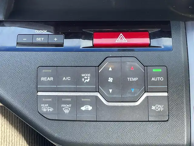 ホンダ ステップワゴン スパーダ Z クールスピリット 島根県 2013(平25)年 12.9万km ホワイトオーキッドパール 登録時走行距離128192km/取扱説明書（車両・ナビ）/純正ナビ（VMX-135VFMi)/AM/FM/USB/CD/DVD/フルセグテレビ/バックカメラ/両側パワースライドドア/クルーズコントロール/ウィンカーミラー/パドルシフト/横滑り防止装置/オートライト/ドアバイザー/純正フロアマット/ETC/積み込み夏タイヤ/純正アルミ１７インチ