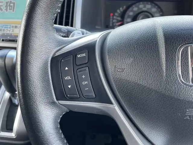 ホンダ ステップワゴン スパーダ Z クールスピリット 島根県 2013(平25)年 12.9万km ホワイトオーキッドパール 登録時走行距離128192km/取扱説明書（車両・ナビ）/純正ナビ（VMX-135VFMi)/AM/FM/USB/CD/DVD/フルセグテレビ/バックカメラ/両側パワースライドドア/クルーズコントロール/ウィンカーミラー/パドルシフト/横滑り防止装置/オートライト/ドアバイザー/純正フロアマット/ETC/積み込み夏タイヤ/純正アルミ１７インチ