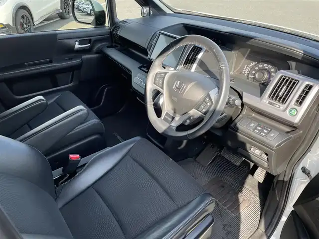 ホンダ ステップワゴン スパーダ Z クールスピリット 島根県 2013(平25)年 12.9万km ホワイトオーキッドパール 登録時走行距離128192km/取扱説明書（車両・ナビ）/純正ナビ（VMX-135VFMi)/AM/FM/USB/CD/DVD/フルセグテレビ/バックカメラ/両側パワースライドドア/クルーズコントロール/ウィンカーミラー/パドルシフト/横滑り防止装置/オートライト/ドアバイザー/純正フロアマット/ETC/積み込み夏タイヤ/純正アルミ１７インチ