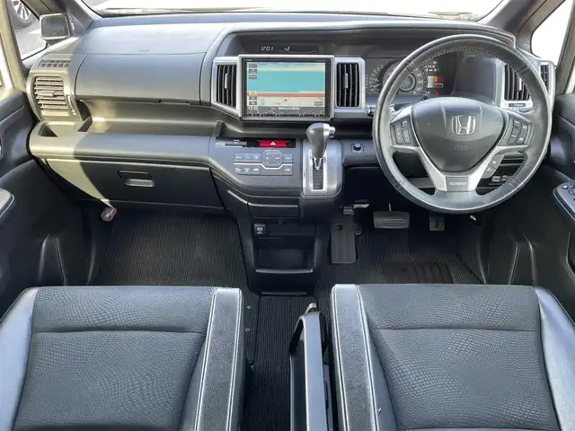 ホンダ ステップワゴン スパーダ Z クールスピリット 島根県 2013(平25)年 12.9万km ホワイトオーキッドパール 登録時走行距離128192km/取扱説明書（車両・ナビ）/純正ナビ（VMX-135VFMi)/AM/FM/USB/CD/DVD/フルセグテレビ/バックカメラ/両側パワースライドドア/クルーズコントロール/ウィンカーミラー/パドルシフト/横滑り防止装置/オートライト/ドアバイザー/純正フロアマット/ETC/積み込み夏タイヤ/純正アルミ１７インチ