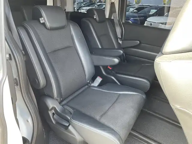 ホンダ ステップワゴン スパーダ Z クールスピリット 島根県 2013(平25)年 12.9万km ホワイトオーキッドパール 登録時走行距離128192km/取扱説明書（車両・ナビ）/純正ナビ（VMX-135VFMi)/AM/FM/USB/CD/DVD/フルセグテレビ/バックカメラ/両側パワースライドドア/クルーズコントロール/ウィンカーミラー/パドルシフト/横滑り防止装置/オートライト/ドアバイザー/純正フロアマット/ETC/積み込み夏タイヤ/純正アルミ１７インチ