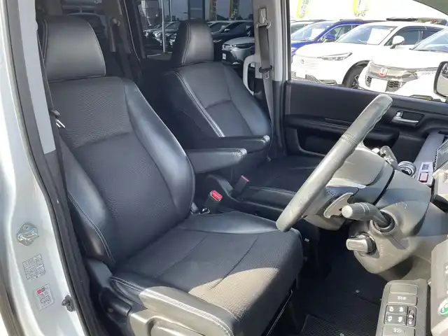 ホンダ ステップワゴン スパーダ Z クールスピリット 島根県 2013(平25)年 12.9万km ホワイトオーキッドパール 登録時走行距離128192km/取扱説明書（車両・ナビ）/純正ナビ（VMX-135VFMi)/AM/FM/USB/CD/DVD/フルセグテレビ/バックカメラ/両側パワースライドドア/クルーズコントロール/ウィンカーミラー/パドルシフト/横滑り防止装置/オートライト/ドアバイザー/純正フロアマット/ETC/積み込み夏タイヤ/純正アルミ１７インチ