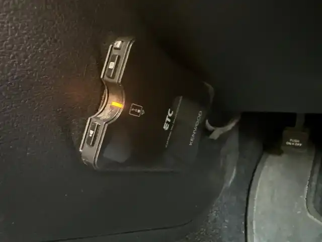 トヨタ シエンタ ハイブリッド ファンベースG 千葉県 2019(令1)年 7.5万km ブラックマイカ/ベージュ 2トーン トヨタセーフティセンス/・衝突軽減ブレーキ/レーンキープアシスト/・クリアランスソナー/オートハイビーム/社外9インチナビ(CN-F1DVD)/・フルセグ/BT/DVD/CD/バックカメラ/ETC/クルーズコントロール/両側パワースライドドア/LEDヘッドライト/オートライト/スマートキー/プッシュスタート/純正フロアマット/純正16インチAW