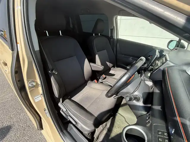 トヨタ シエンタ ハイブリッド ファンベースG 千葉県 2019(令1)年 7.5万km ブラックマイカ/ベージュ 2トーン トヨタセーフティセンス/・衝突軽減ブレーキ/レーンキープアシスト/・クリアランスソナー/オートハイビーム/社外9インチナビ(CN-F1DVD)/・フルセグ/BT/DVD/CD/バックカメラ/ETC/クルーズコントロール/両側パワースライドドア/LEDヘッドライト/オートライト/スマートキー/プッシュスタート/純正フロアマット/純正16インチAW