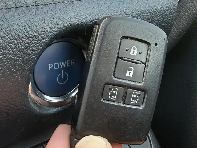 トヨタ シエンタ ハイブリッド ファンベースG 千葉県 2019(令1)年 7.5万km ブラックマイカ/ベージュ 2トーン トヨタセーフティセンス/・衝突軽減ブレーキ/レーンキープアシスト/・クリアランスソナー/オートハイビーム/社外9インチナビ(CN-F1DVD)/・フルセグ/BT/DVD/CD/バックカメラ/ETC/クルーズコントロール/両側パワースライドドア/LEDヘッドライト/オートライト/スマートキー/プッシュスタート/純正フロアマット/純正16インチAW