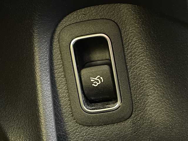 メルセデス・ベンツ ＣＬＡ２００ｄ AMGライン 愛知県 2021(令3)年 3.5万km ポーラホワイト 純正ナビ/・Bluetooth/・フルセグテレビ/・USB接続/パワーシート/ハーフレザーシート/シートヒーター/ブラインドスポットモニター/レーンキープアシスト/衝突軽減ブレーキ/オートマチックハイビーム/レーダークルーズコントロール/ETC2.0/バックカメラ/LEDヘッドライト/パドルシフト