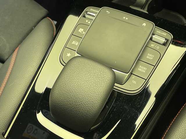 メルセデス・ベンツ ＣＬＡ２００ｄ AMGライン 愛知県 2021(令3)年 3.5万km ポーラホワイト 純正ナビ/・Bluetooth/・フルセグテレビ/・USB接続/パワーシート/ハーフレザーシート/シートヒーター/ブラインドスポットモニター/レーンキープアシスト/衝突軽減ブレーキ/オートマチックハイビーム/レーダークルーズコントロール/ETC2.0/バックカメラ/LEDヘッドライト/パドルシフト