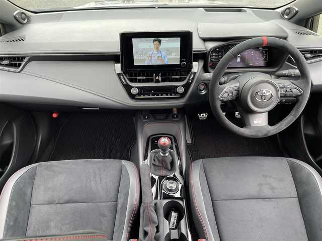 トヨタ ＧＲカローラ RZ 三重県 2025(令7)年 0.1千km ガンＭ 登録時44km/ユーザー買取車/ワンオーナー/禁煙車/6速MT/GR仕様シート/JBLサウンド/純正ナビ/（AM/FM/TV/Bluetooth）/フルセグTV/バックカメラ/ビルトインETC2.0/ステアリングスイッチ/レーダークルーズコントロール/シートヒーター/オートライト/オートハイビーム/プリクラッシュセーフティ/レーンディパーチャーアラート/BSM/HUD/コーナーセンサー/純正フロアマット/スペアキー