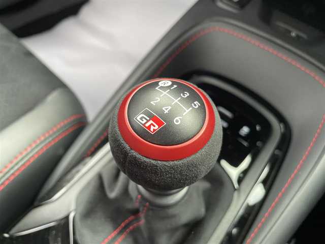 トヨタ ＧＲカローラ RZ 三重県 2025(令7)年 0.1千km ガンＭ 登録時44km/ユーザー買取車/ワンオーナー/禁煙車/6速MT/GR仕様シート/JBLサウンド/純正ナビ/（AM/FM/TV/Bluetooth）/フルセグTV/バックカメラ/ビルトインETC2.0/ステアリングスイッチ/レーダークルーズコントロール/シートヒーター/オートライト/オートハイビーム/プリクラッシュセーフティ/レーンディパーチャーアラート/BSM/HUD/コーナーセンサー/純正フロアマット/スペアキー