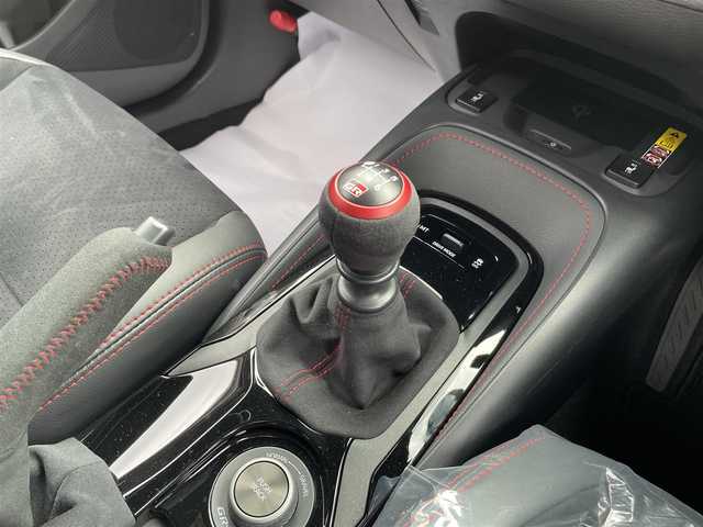 トヨタ ＧＲカローラ RZ 三重県 2025(令7)年 0.1千km ガンＭ 登録時44km/ユーザー買取車/ワンオーナー/禁煙車/6速MT/GR仕様シート/JBLサウンド/純正ナビ/（AM/FM/TV/Bluetooth）/フルセグTV/バックカメラ/ビルトインETC2.0/ステアリングスイッチ/レーダークルーズコントロール/シートヒーター/オートライト/オートハイビーム/プリクラッシュセーフティ/レーンディパーチャーアラート/BSM/HUD/コーナーセンサー/純正フロアマット/スペアキー