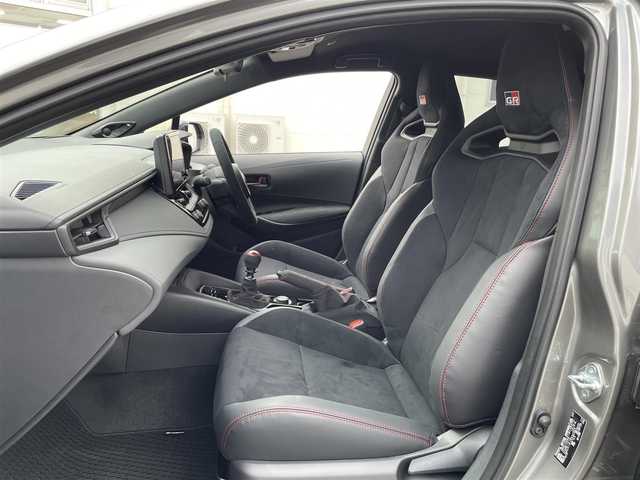 トヨタ ＧＲカローラ RZ 三重県 2025(令7)年 0.1千km ガンＭ 登録時44km/ユーザー買取車/ワンオーナー/禁煙車/6速MT/GR仕様シート/JBLサウンド/純正ナビ/（AM/FM/TV/Bluetooth）/フルセグTV/バックカメラ/ビルトインETC2.0/ステアリングスイッチ/レーダークルーズコントロール/シートヒーター/オートライト/オートハイビーム/プリクラッシュセーフティ/レーンディパーチャーアラート/BSM/HUD/コーナーセンサー/純正フロアマット/スペアキー