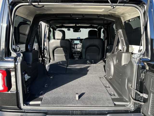 クライスラー・ジープ ジープ ラングラー アンリミテッド サハラ 道東・釧路十勝 2019(平31)年 3.4万km 黒 ワンオーナー/４WD/純正Uconnectナビ/BT/USB/AppleCarPlay/フルセグ/バックカメラ/フロントカメラ/純正ETC2.0/前後ドライブレコーダー/衝突軽減ブレーキ/レーンキーピングアシスト/アダプティブクルーズコントロール/パークディスタンスコントロール/ヒルアシストコントロール/ブラインドスポットインフォメーション/レザーパッケージ/フロントシートヒーティング/ステアリングヒーター/純正18インチAW/純正フロアマット/LEDヘッドライト/取扱説明書/保証書/スペアキー