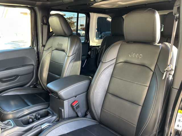 クライスラー・ジープ ジープ ラングラー アンリミテッド サハラ 道東・釧路十勝 2019(平31)年 3.4万km 黒 ワンオーナー/４WD/純正Uconnectナビ/BT/USB/AppleCarPlay/フルセグ/バックカメラ/フロントカメラ/純正ETC2.0/前後ドライブレコーダー/衝突軽減ブレーキ/レーンキーピングアシスト/アダプティブクルーズコントロール/パークディスタンスコントロール/ヒルアシストコントロール/ブラインドスポットインフォメーション/レザーパッケージ/フロントシートヒーティング/ステアリングヒーター/純正18インチAW/純正フロアマット/LEDヘッドライト/取扱説明書/保証書/スペアキー