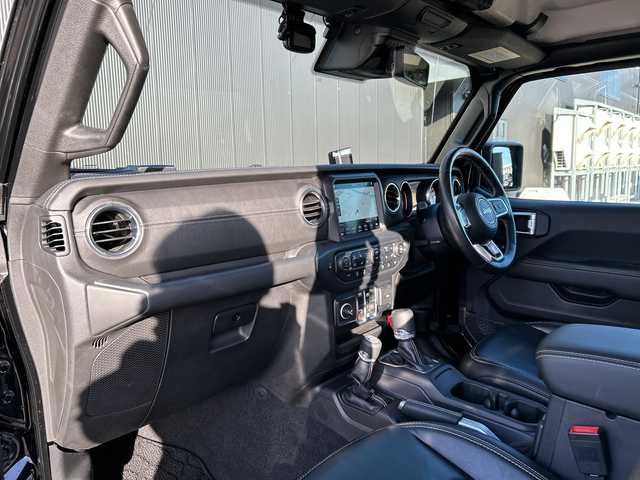 クライスラー・ジープ ジープ ラングラー アンリミテッド サハラ 道東・釧路十勝 2019(平31)年 3.4万km 黒 ワンオーナー/４WD/純正Uconnectナビ/BT/USB/AppleCarPlay/フルセグ/バックカメラ/フロントカメラ/純正ETC2.0/前後ドライブレコーダー/衝突軽減ブレーキ/レーンキーピングアシスト/アダプティブクルーズコントロール/パークディスタンスコントロール/ヒルアシストコントロール/ブラインドスポットインフォメーション/レザーパッケージ/フロントシートヒーティング/ステアリングヒーター/純正18インチAW/純正フロアマット/LEDヘッドライト/取扱説明書/保証書/スペアキー