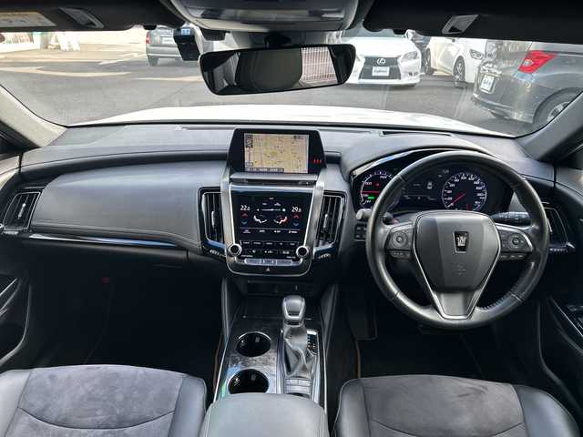 トヨタ クラウン ハイブリッド S エレガンススタイルⅡ 愛知県 2020(令2)年 2万km ホワイトパールクリスタルシャイン ハーフレザーシート/純正ナビ/フルセグTV・AM・FM・SD・CS・DVD・USB/パノラミックビューモニター/サイドカメラ/バックカメラ/前席シートヒーター/前席パワーシート/ステアリングヒーター/ブラインドスポットモニター（BSM)/プリクラッシュセーフティ/レーダークルーズコントロール/リヤクロストラフィックアラート/クリアランスソナー/ビルトインETC/オートライト/LEDヘッドライト/フォグランプ/ステアリングスイッチ/純正前方ドライブレコーダー/純正フロアマット/純正ドアバイザー/保証書/取扱説明書/スペアスマートキー/ディーラー点検整備記録簿R3 R7