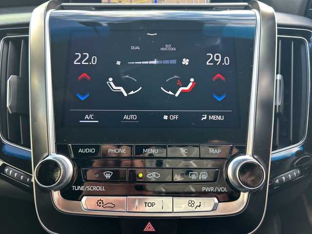 トヨタ クラウン ハイブリッド S エレガンススタイルⅡ 愛知県 2020(令2)年 2万km ホワイトパールクリスタルシャイン ハーフレザーシート/純正ナビ/フルセグTV・AM・FM・SD・CS・DVD・USB/パノラミックビューモニター/サイドカメラ/バックカメラ/前席シートヒーター/前席パワーシート/ステアリングヒーター/ブラインドスポットモニター（BSM)/プリクラッシュセーフティ/レーダークルーズコントロール/リヤクロストラフィックアラート/クリアランスソナー/ビルトインETC/オートライト/LEDヘッドライト/フォグランプ/ステアリングスイッチ/純正前方ドライブレコーダー/純正フロアマット/純正ドアバイザー/保証書/取扱説明書/スペアスマートキー/ディーラー点検整備記録簿R3 R7