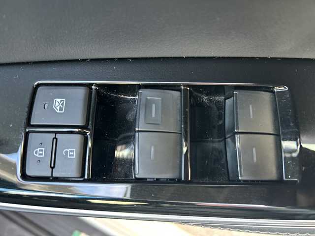 トヨタ クラウン ハイブリッド S エレガンススタイルⅡ 愛知県 2020(令2)年 2万km ホワイトパールクリスタルシャイン ハーフレザーシート/純正ナビ/フルセグTV・AM・FM・SD・CS・DVD・USB/パノラミックビューモニター/サイドカメラ/バックカメラ/前席シートヒーター/前席パワーシート/ステアリングヒーター/ブラインドスポットモニター（BSM)/プリクラッシュセーフティ/レーダークルーズコントロール/リヤクロストラフィックアラート/クリアランスソナー/ビルトインETC/オートライト/LEDヘッドライト/フォグランプ/ステアリングスイッチ/純正前方ドライブレコーダー/純正フロアマット/純正ドアバイザー/保証書/取扱説明書/スペアスマートキー/ディーラー点検整備記録簿R3 R7