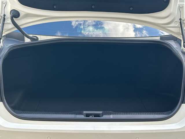 トヨタ クラウン ハイブリッド S エレガンススタイルⅡ 愛知県 2020(令2)年 2万km ホワイトパールクリスタルシャイン ハーフレザーシート/純正ナビ/フルセグTV・AM・FM・SD・CS・DVD・USB/パノラミックビューモニター/サイドカメラ/バックカメラ/前席シートヒーター/前席パワーシート/ステアリングヒーター/ブラインドスポットモニター（BSM)/プリクラッシュセーフティ/レーダークルーズコントロール/リヤクロストラフィックアラート/クリアランスソナー/ビルトインETC/オートライト/LEDヘッドライト/フォグランプ/ステアリングスイッチ/純正前方ドライブレコーダー/純正フロアマット/純正ドアバイザー/保証書/取扱説明書/スペアスマートキー/ディーラー点検整備記録簿R3 R7