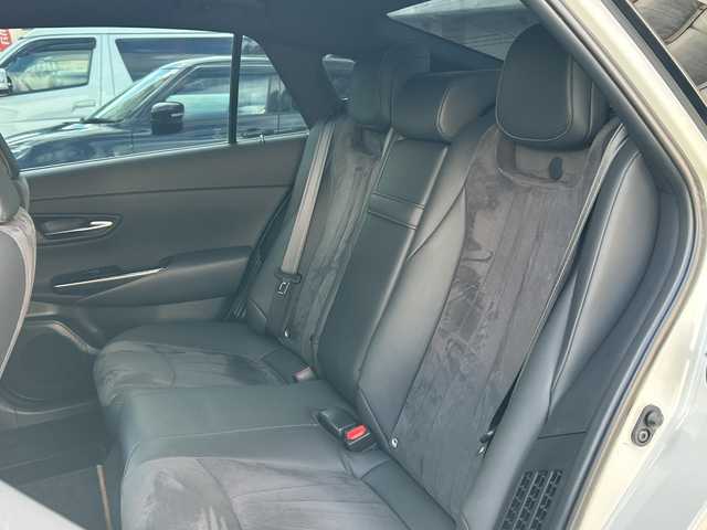 トヨタ クラウン ハイブリッド S エレガンススタイルⅡ 愛知県 2020(令2)年 2万km ホワイトパールクリスタルシャイン ハーフレザーシート/純正ナビ/フルセグTV・AM・FM・SD・CS・DVD・USB/パノラミックビューモニター/サイドカメラ/バックカメラ/前席シートヒーター/前席パワーシート/ステアリングヒーター/ブラインドスポットモニター（BSM)/プリクラッシュセーフティ/レーダークルーズコントロール/リヤクロストラフィックアラート/クリアランスソナー/ビルトインETC/オートライト/LEDヘッドライト/フォグランプ/ステアリングスイッチ/純正前方ドライブレコーダー/純正フロアマット/純正ドアバイザー/保証書/取扱説明書/スペアスマートキー/ディーラー点検整備記録簿R3 R7